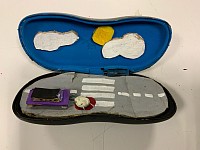 Noé H - Etui de lunettes, carton, peinture